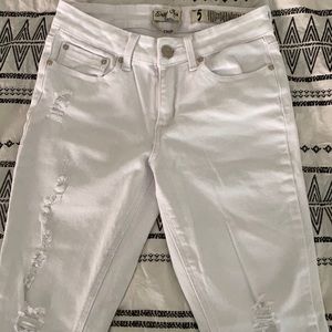 White distressed ankle/cropped jeans